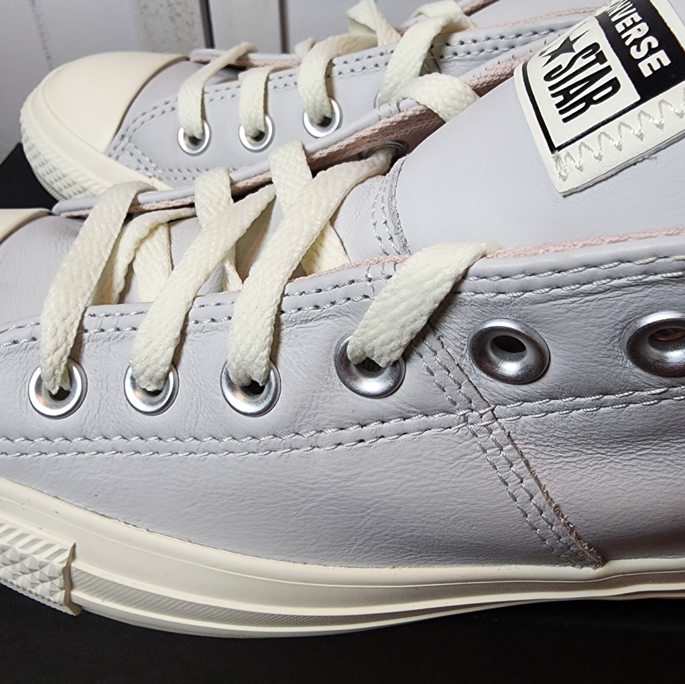 Converse Chuck Taylor All-Star Madison Low-Top Leather Sneakers. - Picture 9 of 12
